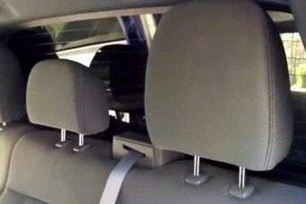 Így töri ki a nyakad a fejtámla