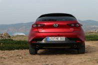 Új Mazda3: vagy izgalmas, vagy családi 62
