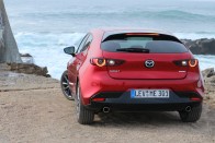 Új Mazda3: vagy izgalmas, vagy családi 64
