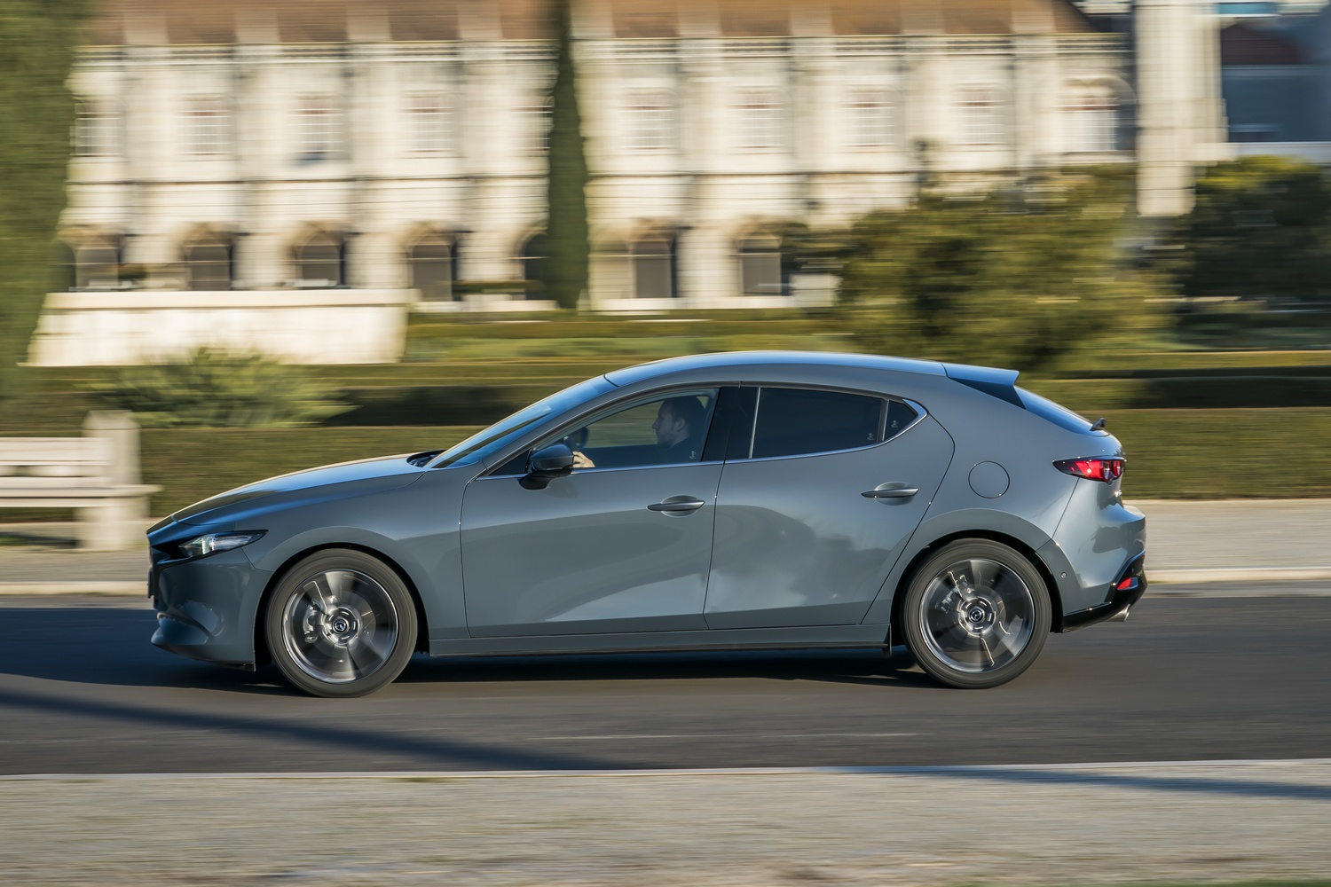 Új Mazda3: vagy izgalmas, vagy családi 20