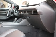 Új Mazda3: vagy izgalmas, vagy családi 76