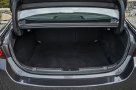 Új Mazda3: vagy izgalmas, vagy családi 105