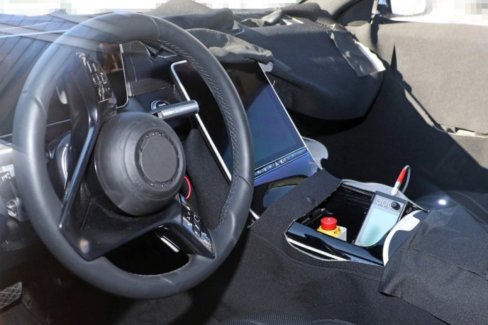 Gigantikus képernyőket kap a Mercedes zászlóshajója 4