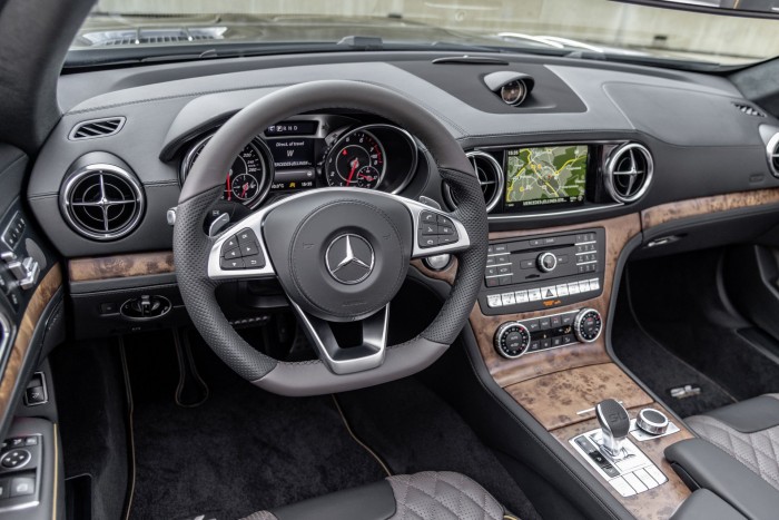 Szmokingba bújt a Mercedes luxusroadstere 4 Szmokingba bújt a Mercedes luxusroadstere 4