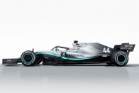 F1: Megérkezett Hamilton idei Mercedese 16