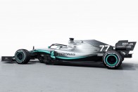 F1: Megérkezett Hamilton idei Mercedese 15