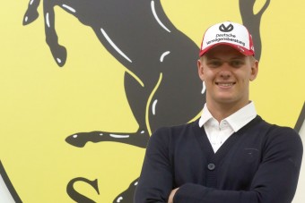 F1: Hivatalos, újra Schumacher ül a Ferrariba