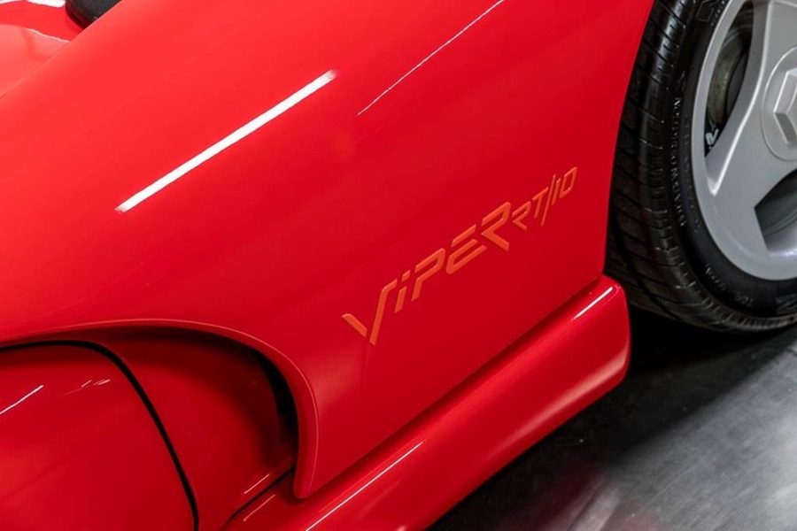 Valódi időkapszula ez a közel 30 éves Dodge Viper 6