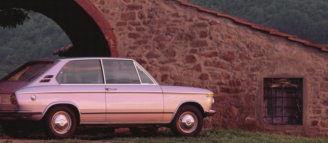 Sírjunk együtt: eltűnik a BMW hátsókerekes kompaktja