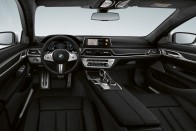 Erősebb, takarékosabb a BMW 7 konnektoros hibrid 17