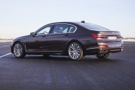 Erősebb, takarékosabb a BMW 7 konnektoros hibrid 21