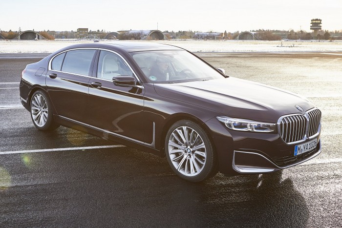 Erősebb, takarékosabb a BMW 7 konnektoros hibrid 3