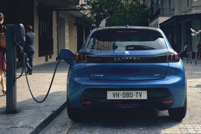 Villanymotorral is kapható lesz a Peugeot 208