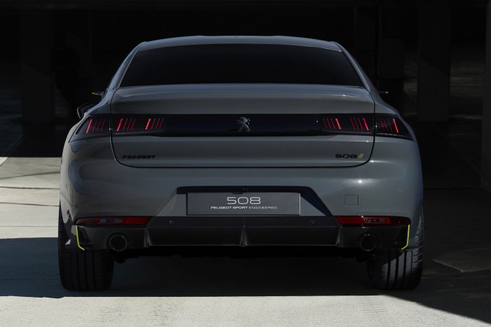 Erősebb, dögösebb a Peugeot hibrid sportszedán-tanulmánya 3
