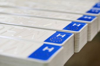 Méregdrága rendszám került erre a Mercedesre