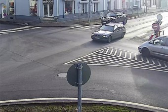 A magyar zsaruk már egy stoptábla benézése miatt is bárkit bevisznek