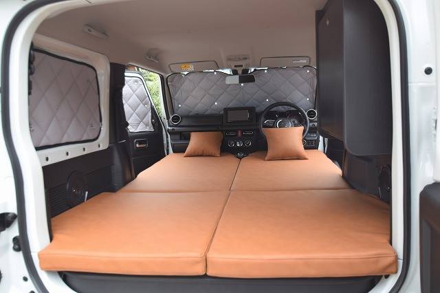 Ebben a Suzukiban akár ketten is alhatnak egyszerre 1