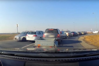 Hajmeresztő előzést villantott egy hatalmas bunkó Szombathelyen