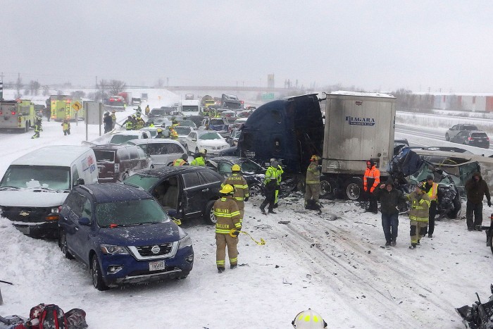 Brutális tömegbaleset, 131 autó karambolozott