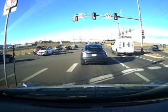 A sofőr volt gyors, vagy a Tesla tud valamit?