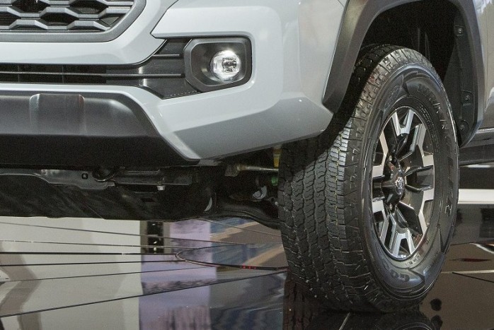 Terepjárót faragtak a Toyota szabadidőjárművéből 6