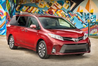 A Toyota új kisbuszához már sofőr sem kell