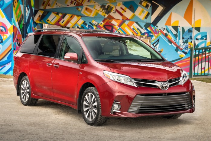 A Toyota új kisbuszához már sofőr sem kell