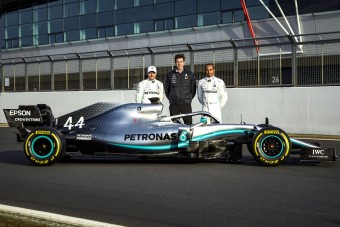 F1: Hamilton agresszívebb Bottasra számít idén