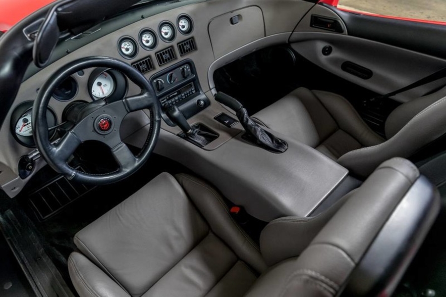 Valódi időkapszula ez a közel 30 éves Dodge Viper 4