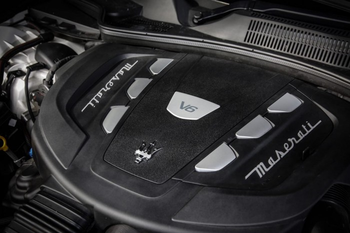 Gördülő szentségtörés ez a dízel, kombi Maserati? 8