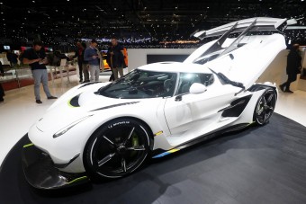 Nem is autót: rakétát épített a svéd autógyár!