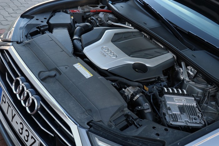 Megállt a Kőbányai üvege a melósok kezében 10