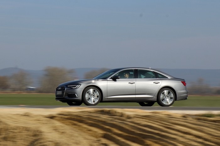 Megállt a Kőbányai üvege a melósok kezében 12