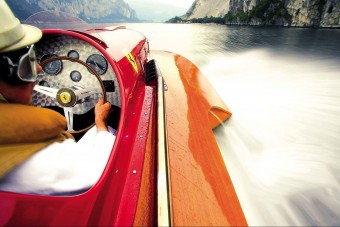 Ez a Ferrari a vízen jár