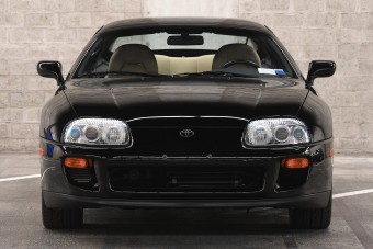 Eszement pénzt fizettek egy 25 éves autóért