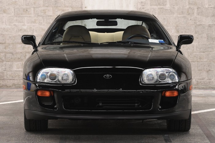 Eszement pénzt fizettek egy 25 éves autóért