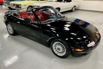 26 év alatt 15 ezer kilométert futott ez a ritka MX-5-ös