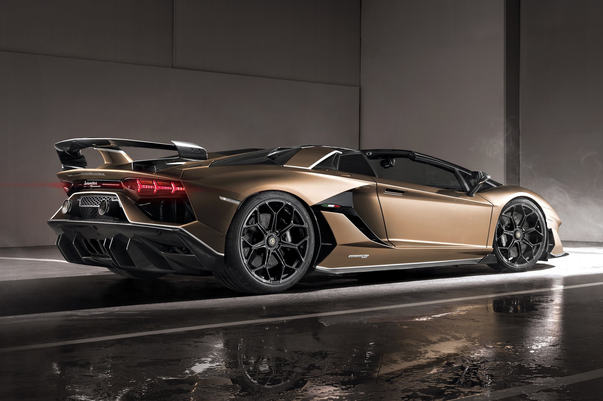 Roadsterként is félelmetes a csúcs-Lamborghini 8