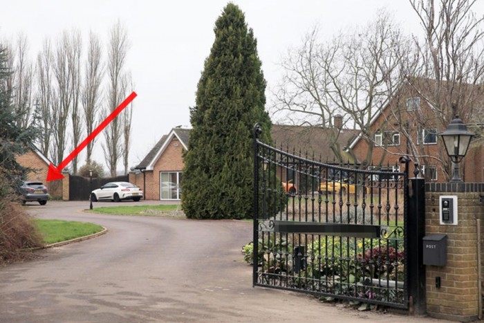 Kiakadtak a lottómilliomos feleségének autóján 2 | Vezess Kiakadtak a lottómilliomos feleségének autóján 2