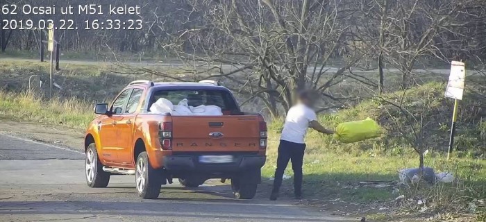 Szemét dolgot művelt két budapesti autós, szerencsére a térfigyelő elkapta őket 2