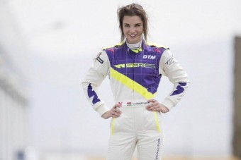 Magyar versenyző az új női formaautós szériában