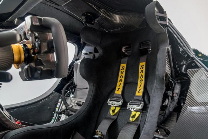 Befektetésnek jó volt ez a P1 GTR, már mehetne pályára is 6