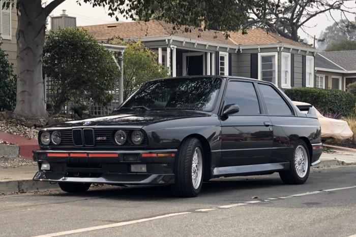 Nem tökéletes, de még így is értékes az első M3-as BMW