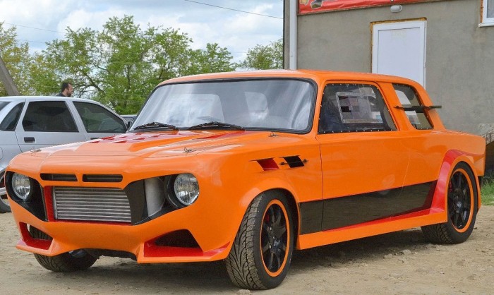 Megérte 3,5 milliót locsolni erre a tuning-Ladára? 5