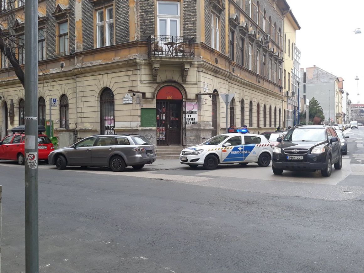 A budapesti twitterező ezzel a fotóval úgy elhallgattatta a rendőrséget, hogy azóta sem tudtak megszólalni 2 | Vezess A budapesti twitterező ezzel a fotóval úgy elhallgattatta a rendőrséget, hogy azóta sem tudtak megszólalni 2