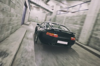 Ez a 928-as Porsche visszavisz egyenesen a 80-as évekbe