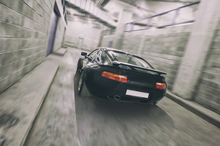 Ez a 928-as Porsche visszavisz egyenesen a 80-as évekbe