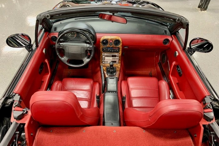 26 év alatt 15 ezer kilométert futott ez a ritka MX-5-ös 6 | Vezess 26 év alatt 15 ezer kilométert futott ez a ritka MX-5-ös 6