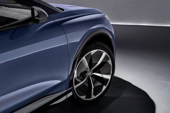 Módosítja a valóságot a legújabb Audi 5 Módosítja a valóságot a legújabb Audi 5