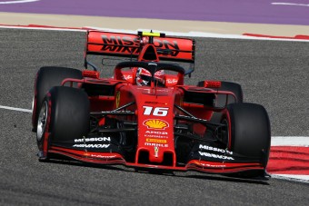 F1: A Ferrari egy másodpercet adott a Mercinek